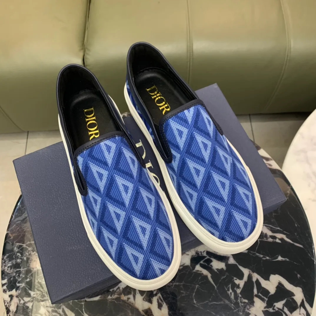 Men's men's shoes 💰360, Dior series casual shoes 👟🔥🕷🕷【Dior】Dior New casual men's shoes are launched in Hong Kong counters. Official website 1:1 production. Original Italian materials. Designed by European and American masters. Perfect shape to create counter quality, solid color rubber wear-resistant outsole and classic dazzling head! Super versatile and very comfortable. High-end without losing taste, fashionable and novel! ! Absolute focus! Code number: 38-45